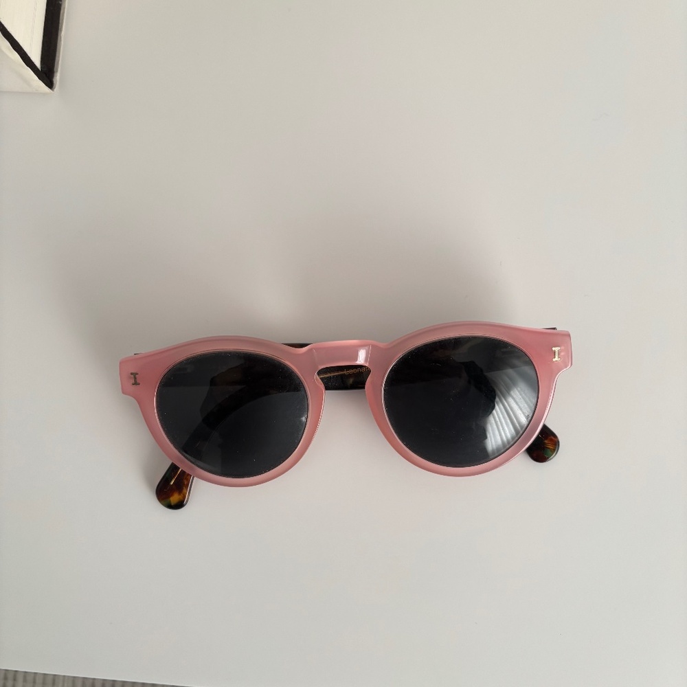 ILLESTEVA LIMITED EDITION - Leonard Glasses - Pink Frames x Green Tortoise